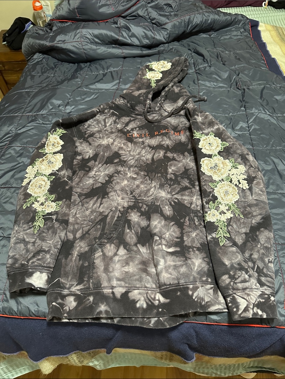 Black Tie-Dye Floral Appliqué Pullover Hoodie